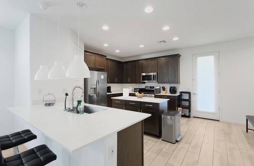 South Mountain House | Modern Desert Home–Great for Families & Groups, Near Golf, Hiking & City Fun