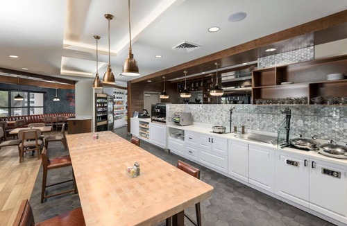 Chandler Hotel | Modern Eco-Friendly Room Perfect for Leisure Travelers with Pool & Dining Nearby