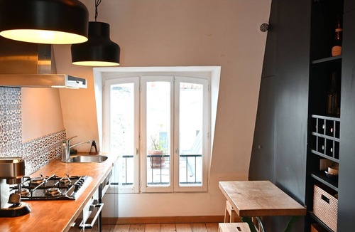Montmartre Apartment | MONTMARTRE, PARIS VIEW, ATTRACTIONS, 30–60 days ahead? Private offer VIE-VAp