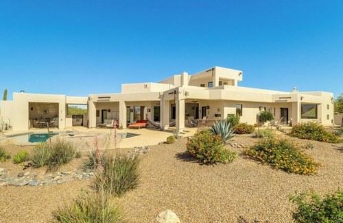 Oro Valley House | Mtn-View Oasis w/Pool, Spa & Gym in Oro Valley!