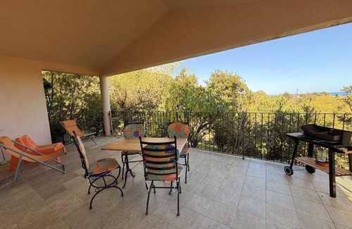 Favone House | MYRTA-Swimming pool in residence - sea view - beach within walking distance