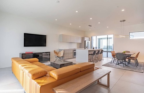 Entertainment District Apartment | MZLUX Luxury Townhouse in Downtown Scottsdale