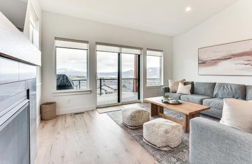 Wolf Creek House | New Home w/Amazing Views in Eden < 6 Mi to Ski!