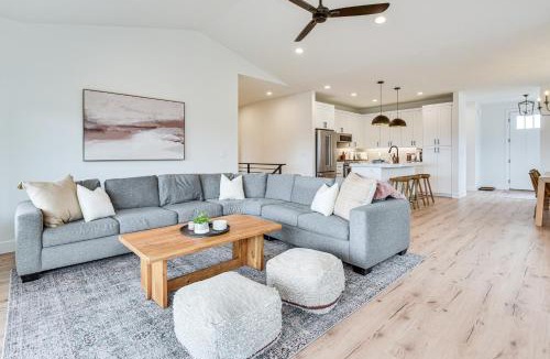 Wolf Creek House | New Home w/Amazing Views in Eden < 6 Mi to Ski!