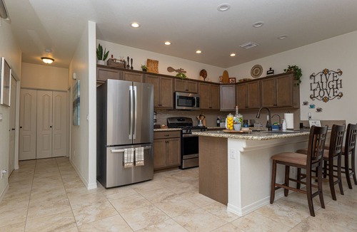 Bullhead City House | Newer Built Home with Pool, Spa, & Firepit