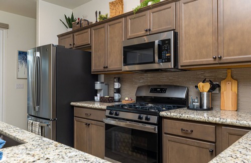 Bullhead City House | Newer Built Home with Pool, Spa, & Firepit