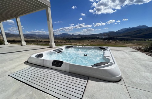 Eden House | Newly Built Mountain Escape - Modern Home