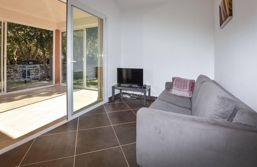 Bonifacio House | Nice home in Bonifacio with kitchenette