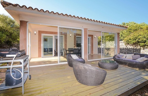 Bonifacio House | Nice home in Bonifacio with kitchenette