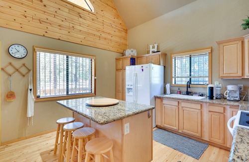 Eagar Cabin | Peaceful 3-bedroom cabin in Nutrioso perfect for relaxing getaways.
