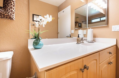 Gilbert House | Peaceful Guest Suite: Prime Location With Garage
