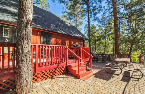 Pinetop-Lakeside House | Peaceful Pinetop-Lakeside Cabin w/4 Decks!