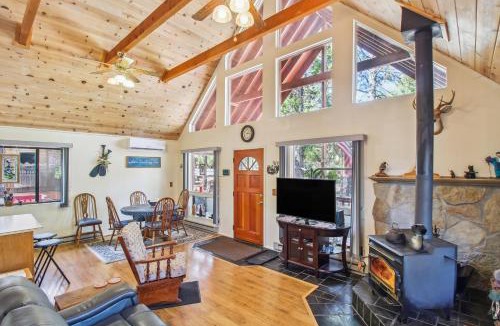 Pinetop-Lakeside House | Peaceful Pinetop-Lakeside Cabin w/4 Decks!