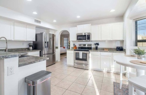 Peoria House | Peoria Paradise: Basketball | Heated Pool | Games