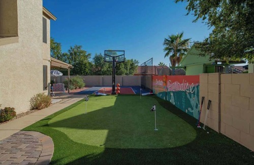 Peoria House | Peoria Paradise: Basketball | Heated Pool | Games