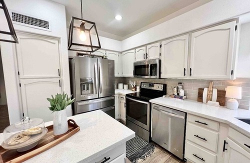 Chandler House | Pet friendly Desert Oasis for family & friends. RELAX, SWIM, GOLF, & MUCH MORE!