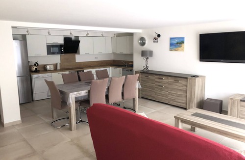 Pinarellu Apartment | PINARELLO, near PORTO VECCHIO, air-conditioned, garden, swimming pool, beach 500 meters.