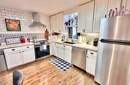 Prescott House | Pleasant Downtown Haven *0.3 Miles *Pet Friendly