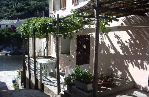 Porticciolo House | Porticciolo: 14 yards from the water, in a dreamy little mediterranean village, the countryside by the sea, village house maintained with care. The beach is a 5 minutes walk away.