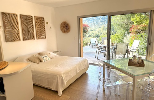 Santa Giulia Apartment | Porto Vecchio - Studio, 4 pers, swimming pool, direct Santa Giulia beach access