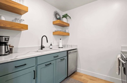 Moab Condo | Private Patio Oasis Hot Tub + Grill Downtown
