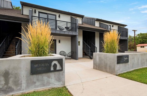 Moab Condo | Private Patio Oasis Hot Tub + Grill Downtown