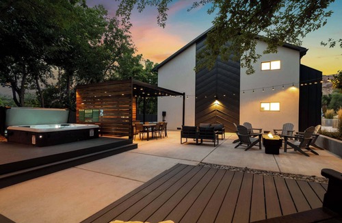 Moab Condo | Private Patio Oasis Hot Tub + Grill Downtown