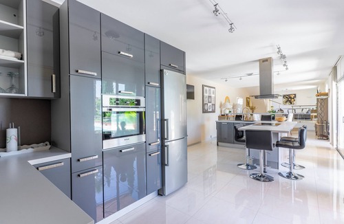 La Crau Villa | Private Pool, Air Conditioning & Provençal Charm