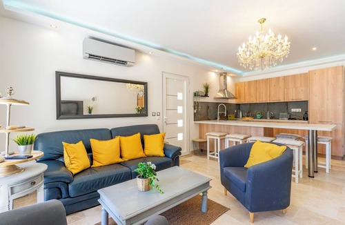 La Crau Villa | Private Pool, Air Conditioning & Provençal Charm