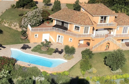 Solenzara House | Property 480m2, sea view, heated swimming pool 6 bedrooms, 6 bathrooms, 3mn from the beach