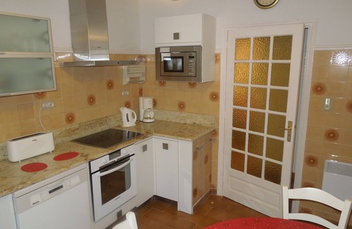 Bastelicaccia Apartment | Quiet, independent F2 ground floor villa between sea and mountains.