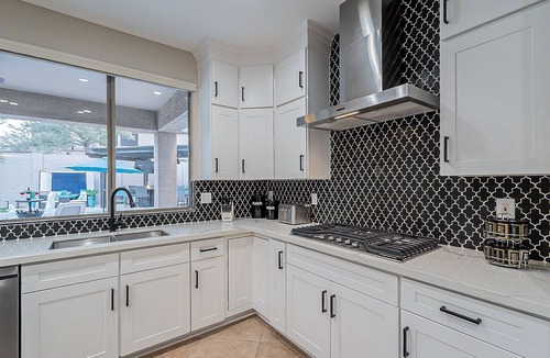 Peoria House | RARE 8BR/5.5 Bathroom Home w/HEATED pool, Hot Tub, Billiards, & Game Room -P