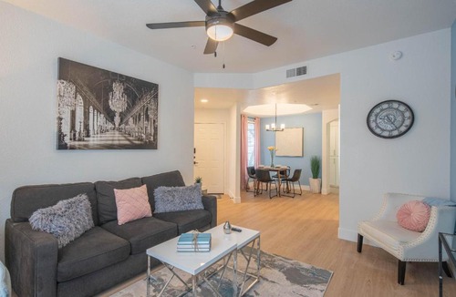 Kierland Apartment | Remodeled and Walkable King Bed Adjacent Kierland Golf