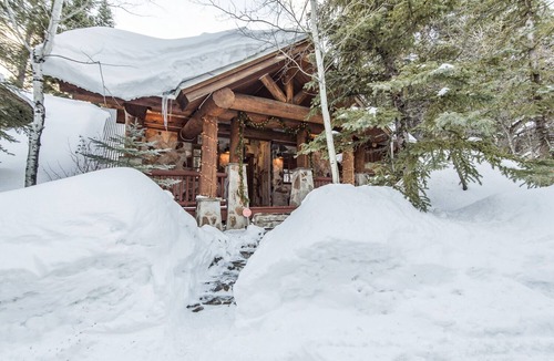 Sundance Cabin | River House - Astonishing Home Nestled in the Forest, Pool Table, Fireplace, Nature View.