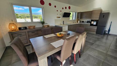 Solaro House | RUNDINELLE-Piscine privée- clim-wifi-plage à pieds