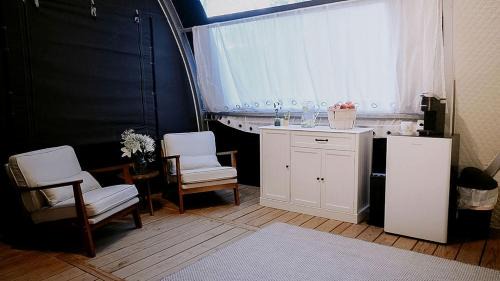 McIntosh Other | Scenic King Glamping Tent with AC & Mountain Views near Mountainair in Torreon, New Mexico