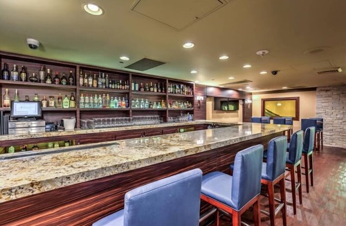 Laughlin Hotel | Sedona Pool View King Non Smoking Room at Edgewater Casino Resort