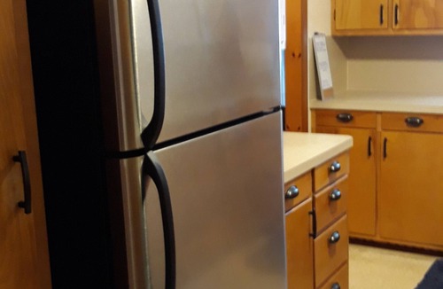 Backus House | Serene one level cabin home with private beach on Pine Mountain Lake Sleeps 10