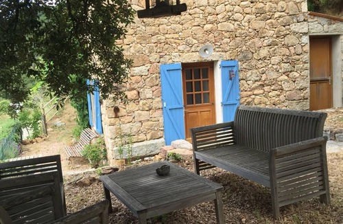 Albitreccia House | Single-family traditional stone house with shady garden