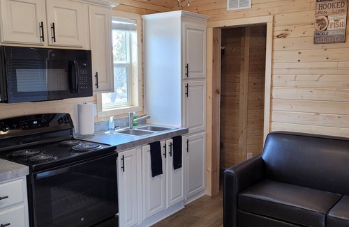 Heber Cabin | Single Story Cabin 2 Bed 1.5 bath Cabin w/Private Hot Tub & water splash pad!