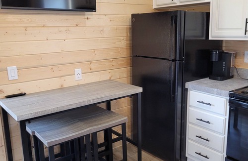 Heber Cabin | Single Story Cabin 2 Bed 1.5 bath Cabin w/Private Hot Tub & water splash pad!