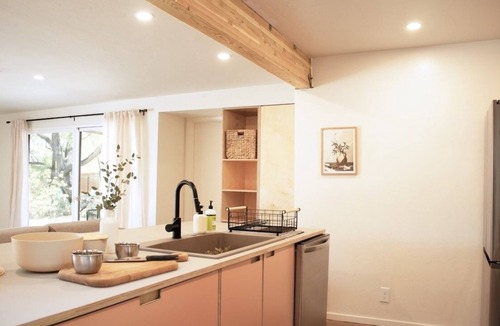 Tucson House | Sonoran Peach | Light-Filled 5BR near TMC