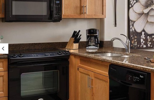 North Scottsdale Resort | Spacious 1-bedroom resort with AC, Wi-Fi, Pool in charming Scottsdale, Sleeps 4