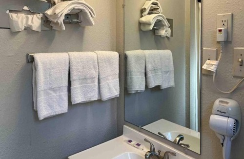 Artesia Apartment | Spacious 1 KingBed|FreeParking|Wifi|TV