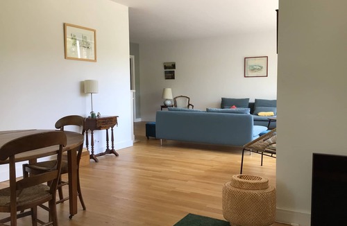 Louveciennes Apartment | Spacious, bright apartment near Paris