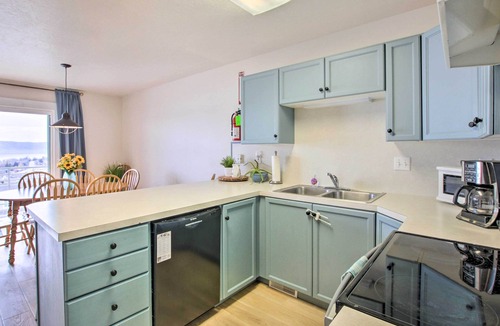 Harbor Village Apartment | Spacious Garden City Townhome w/Lake Views!