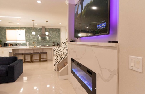 Green Valley House | Spacious Home with privatePool & covered partio, chef's kitchen, 10min to dwtn
