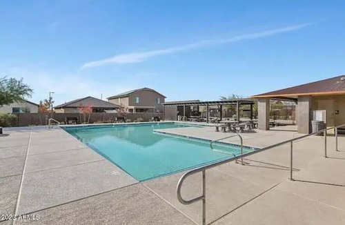 Surprise House | Spacious Surprise Home with office and gym. 30 mins from Lake Pleasant!