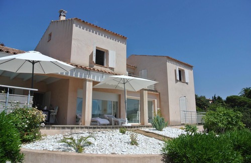 Pietrosella Villa | SPLENDID VILLA - SWIMMING POOL/JACUZZI - BEACH A 5 MIN - 14 PEOPLE