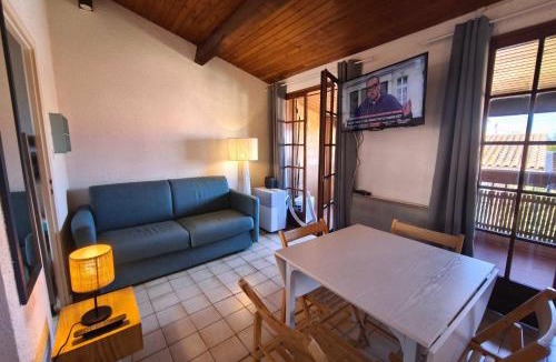 Molini Apartment | Studio apartment a stone's throw from Agosta beach